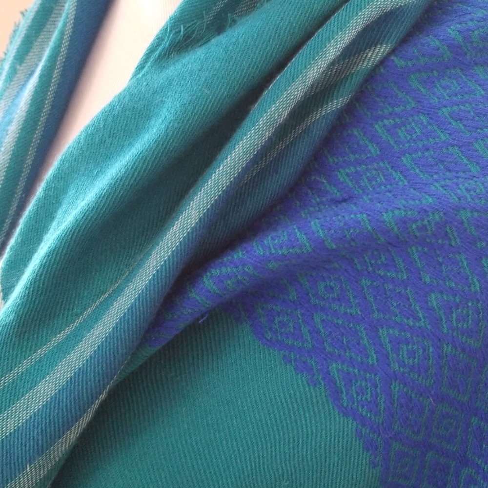 LARGE 💙💚 SHAWL/SCARF - Picture 3 of 8